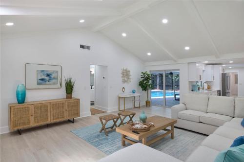 The Dunes House | Sea Glass Villa- Executive Pool Home on Golf Course