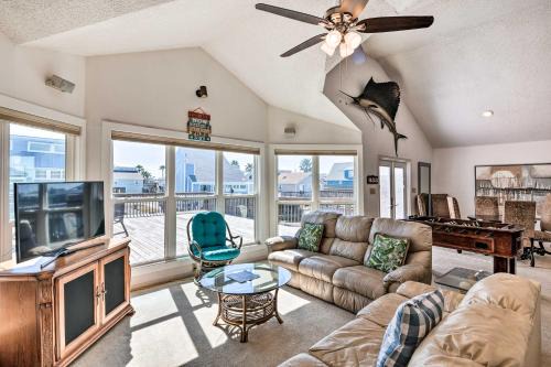 Galveston House | Sea Isle Galveston Getaway Less Than 1 Mile to Beach!