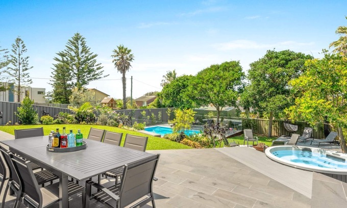 Culburra Beach House | Sea La Vie - Pet Friendly with Fireplace and Swimming Pool & Spa