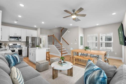 Myrtle Beach House | Sea Level - Across from Ocean Dog Friendly Garage