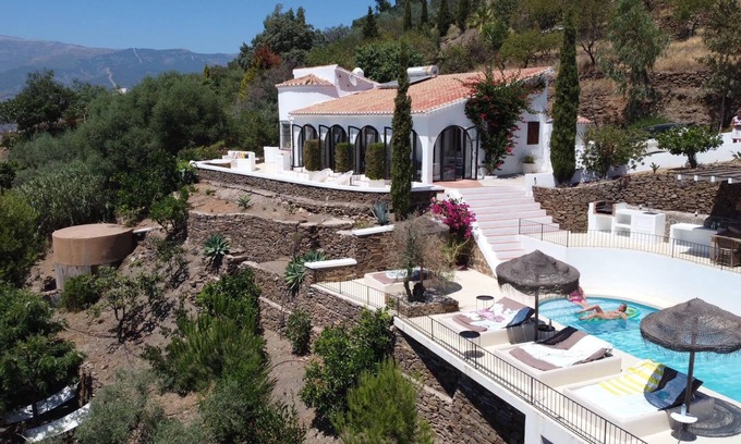 Torrox Villa | Sea & mountain views - 8 persons - private pool - air conditioning.