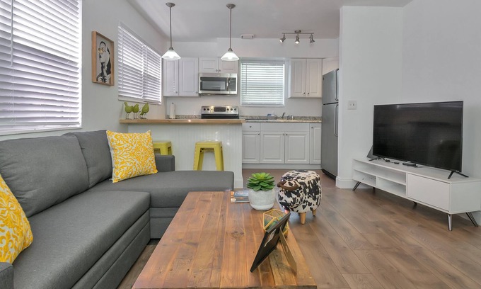 Edgewood House | SEA N SUN 2, CLOSE TO CRUISE PORT, AIRPORT, BEACHES