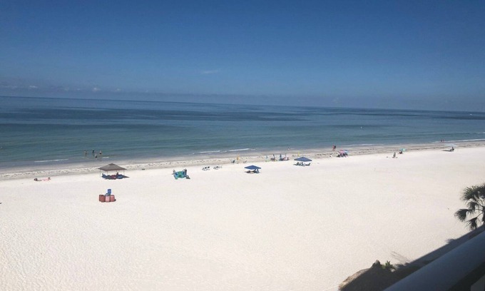 North Redington Beach Condo | Sea Oats #401 - Beautiful 2 Bed/2 Bath Ocean Front Corner Unit - Prime Location!