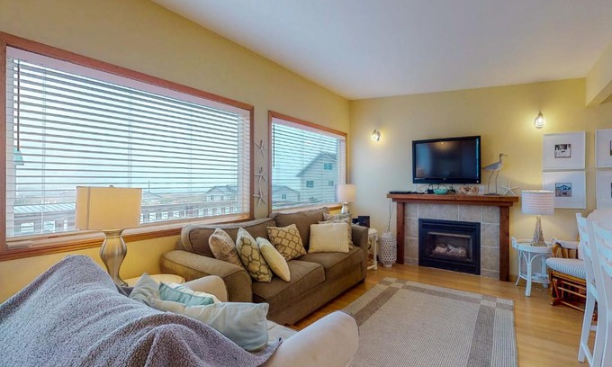 Pacific Beach Apartment | Sea Oats