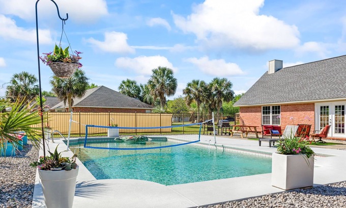 Navarre House | Sea Queen: Arcade, Pool, V-ball and Navarre Beach