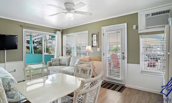 North Redington Beach Condo | Sea Rocket 15 - 2nd Floor Retreat