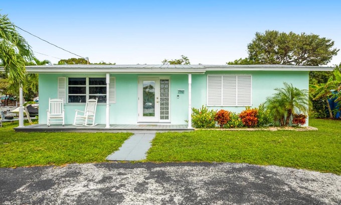 Marathon House | Sea Salt Harbor