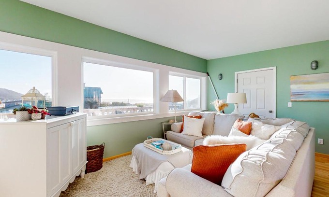 Pacific Beach Apartment | Sea Scallop