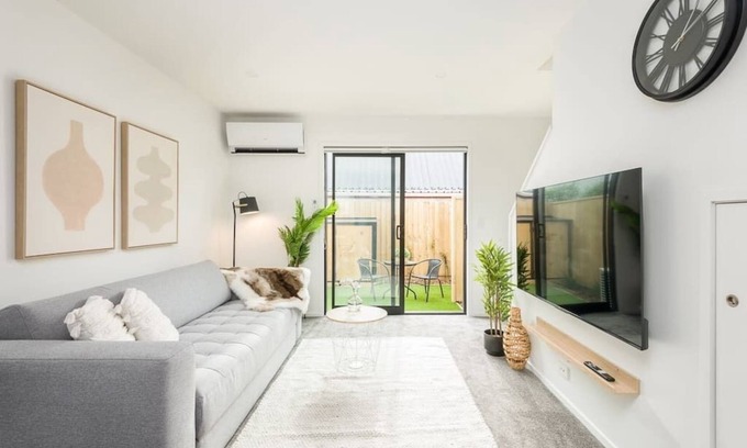 New Brighton House | Sea Side Paradise - Beach Across
