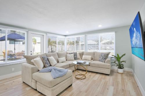 Sunny Shores House | Sea Star - By SkyRun Anna Maria