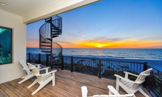 Bradenton Beach House | Sea Swept by AMI Locals