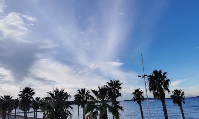 Six-Fours-les-Plages Apartment | Sea View 20 meters from the Beach!