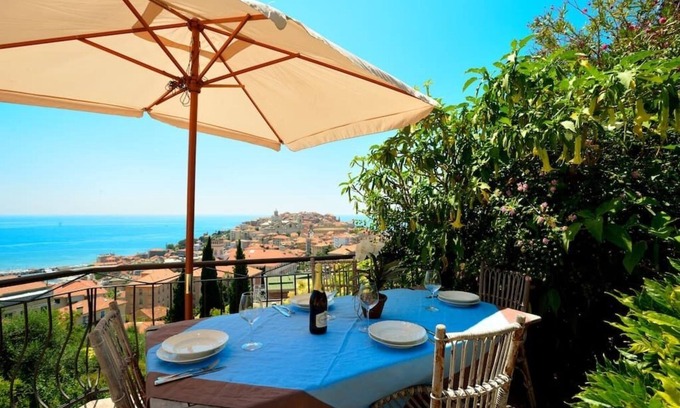 Imperia Villa | Sea view house with wifi, A/C in the 4 bedrooms and private parking space