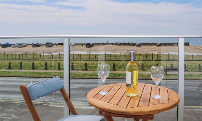 South Hayling Cottage | SEA VIEW, pet friendly, country holiday cottage in Hayling Island