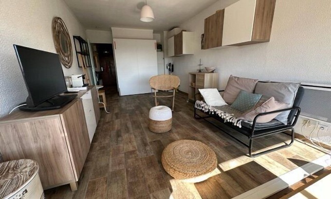 Les Sablettes Apartment | Sea view, Sablettes beach on foot and air conditioning