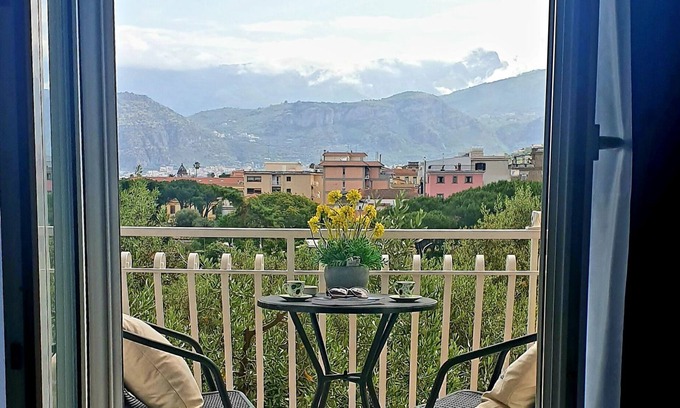 Sorrento Historic Centre House | Sea view studio 400mt from Sorrento center - Kitchen, balcony, Wi-Fi, washing machine