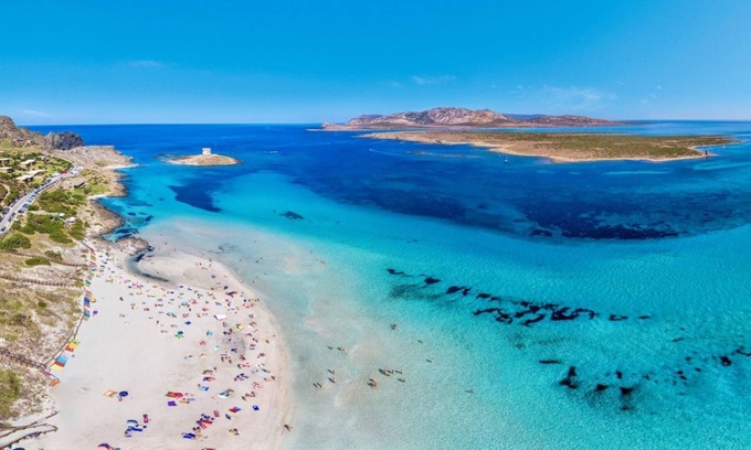 Punta De Su Turrione Villa | Sea Villas Villa sleeps 4 with A.C just 3 km from the sea
