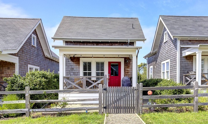 Seabrook House | Seabrook's Appleseed: Dog Friendly. Hot Tub!