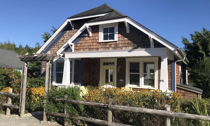 Seabrook House | Seabrook's Beachcomber: Dog Friendly!