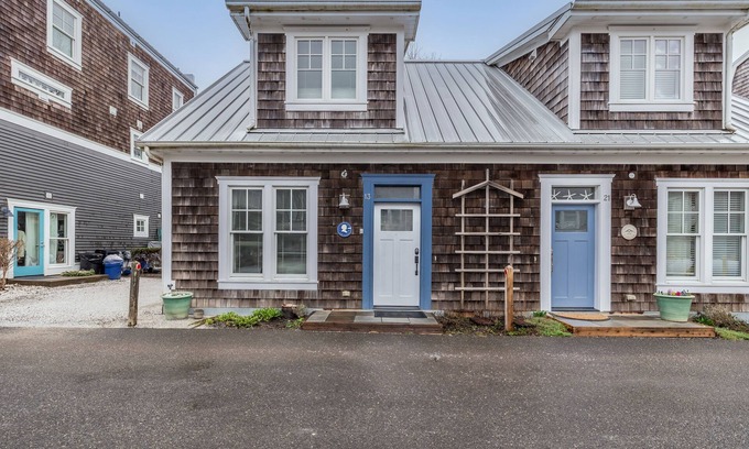 Seabrook House | Seabrook's Mary Frances, a 2-bedroom townhome close to Town Center!
