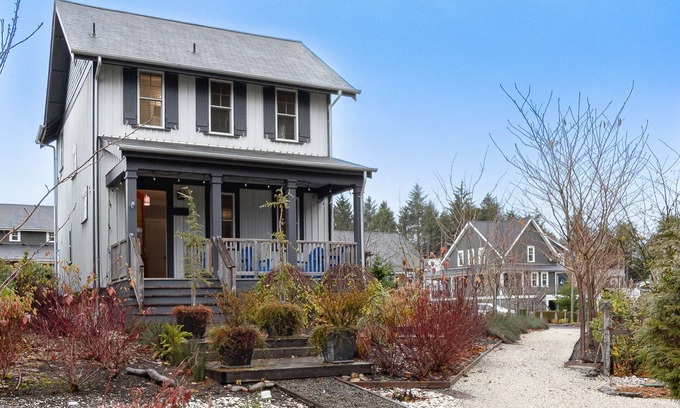 Seabrook House | Seabrook's Sea Babys, a 2-bedroom farmhouse!