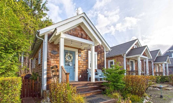 Seabrook House | Seabrook's Seastar Gazer: Dog Friendly, Hot Tub
