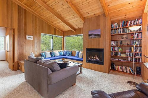 Sea Ranch House | Seaclusion - Close to Trails - Hot Tub