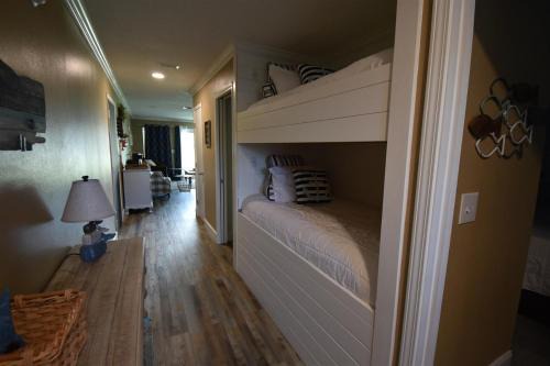 Miramar Beach Apartment | Seacove 8B