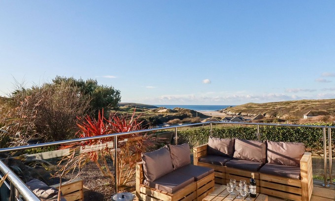 Crantock House | SEACROFT, pet friendly, country holiday cottage in Crantock