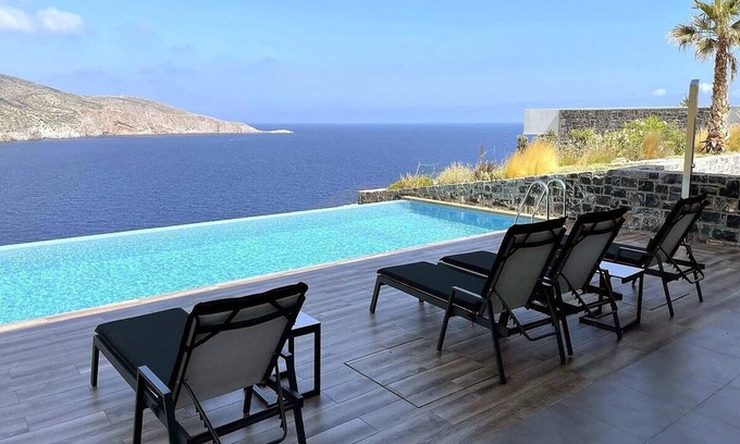 Agia Pelagia Villa | Seafront 5 bedroom villa