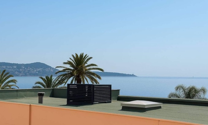 Fabron Apartment | Seafront apartment on the Promenade des Anglais