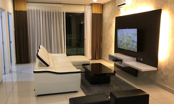 Downtown George Town Apartment | Seafront Cozy Luxury Apartment