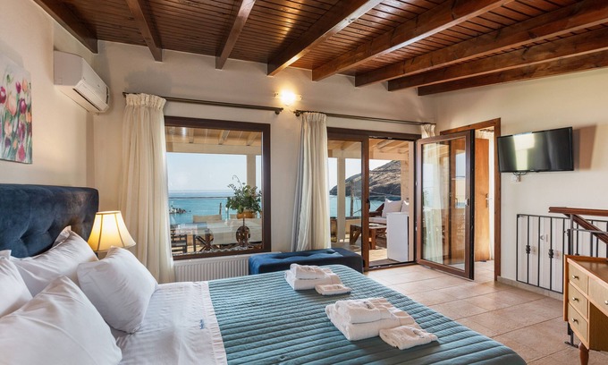 Panormos House | Seafront House, Walking Distance to Everything, Sea View & Hot tub!
