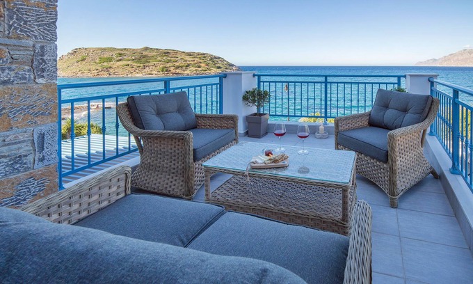 Mochlos House | Seafront house with Jacuzzi, 20 meters to the Beach and Restaurants in Mochlos