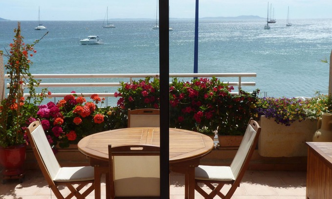 Toulon - Hyeres Apartment | Seafront studio with a stuning view, Résience Bona vue mer panaramique