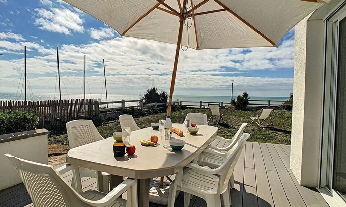Hauteville-sur-Mer House | SEAFRONT VILLA SLEEPS 7