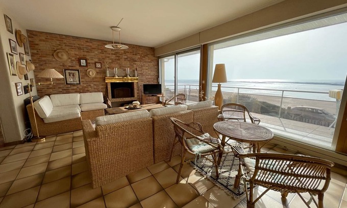 Saint-Pair-sur-Mer House | Seafront villa with garden and free Wifi