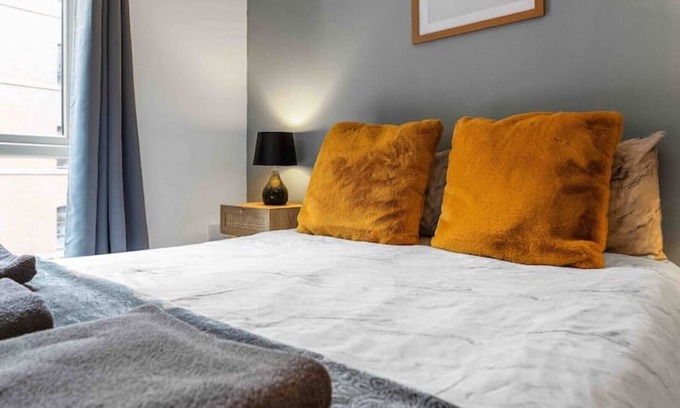 Dundee Apartment | Seagate Heights. Large, stylish, city centre flat.