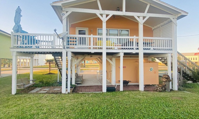 Crystal Beach House | Seaglass Cottage - A wonderful place to spend time with your family and friends!