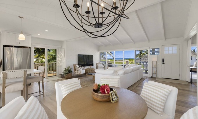Kailua House | Seahorse Beach House: Calm Oasis w/Private Yard Just Steps from Kailua Beach