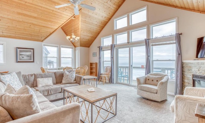 Lincoln Beach House | SeaLaVie