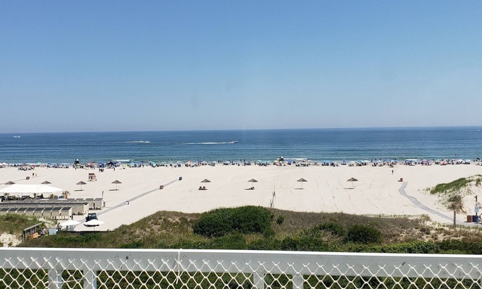 Diamond Beach Condo | Seapointe Village South Beach ocean front 3-bedroom condo in Wildwood Crest