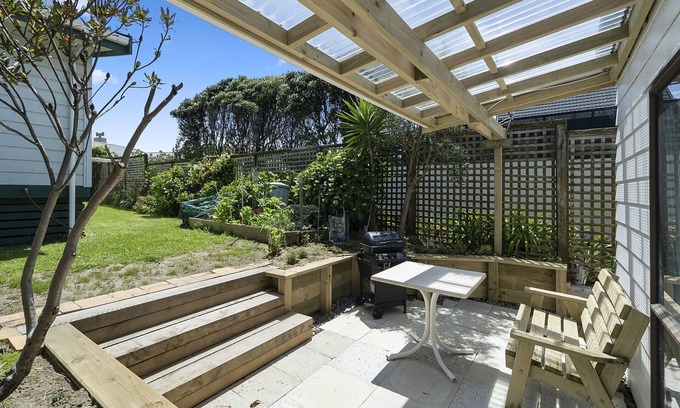Waikanae House | Searenity - Waikanae Beach Holiday Home