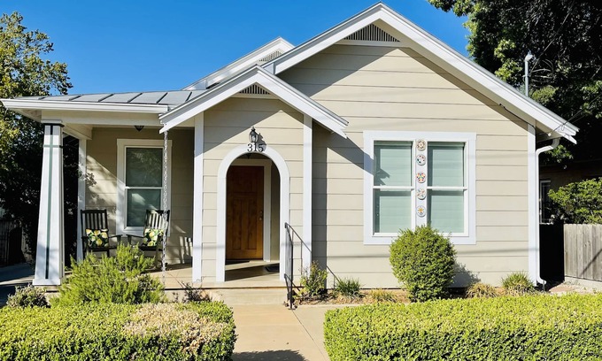 Fredericksburg House | Sears, Roebuck & Co. Haus 100yds main, 2/1 slp 6 HOT TUB