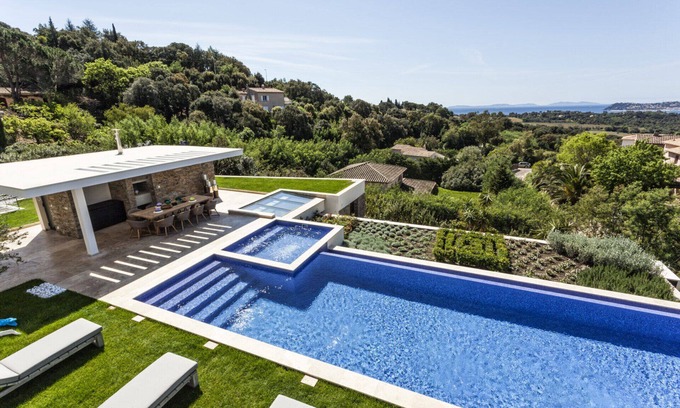 La Croix-Valmer Villa | Seaside Bliss: Villa Colibri's Luxe Escape