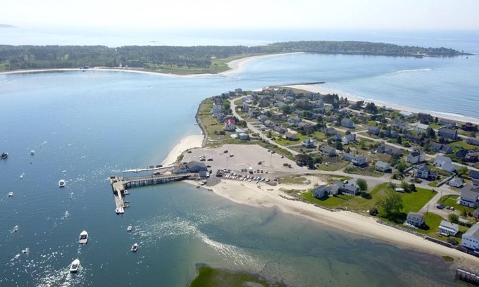 Pine Point House | Seas The Day | 3 Minute Walk to Beach | Outdoor Shower | Bayley Vacation Rentals