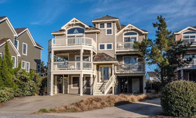 Nags Head House | Seas The Day: Private Hot Tub, Amazing Sunsets, Village Beach Club amenities!