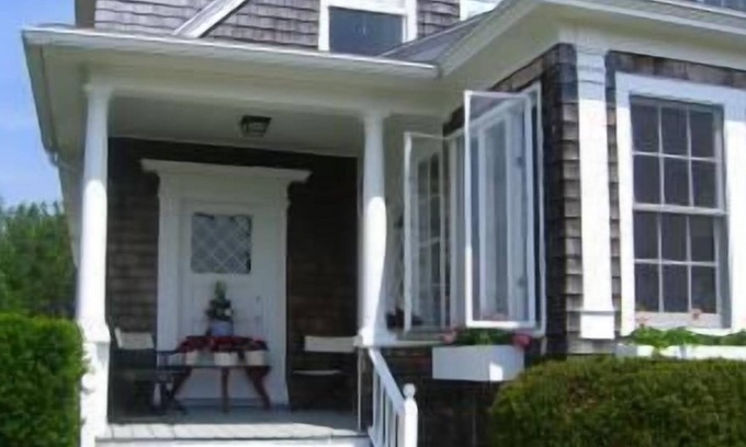 Mid-Coast and Islands House | Seascape Cottage- Presenting Ocean Views, Resort amenities, Sleeps 10