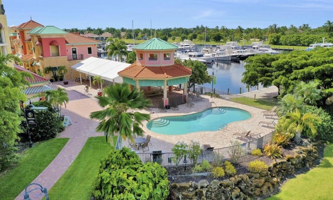 Cape Harbour Apartment | Seashell Sunrise | Beautiful 3 bedroom 2 bath gulf view