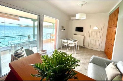 Dorida Apartment | Seaside Apartment in Glyfada-Trizonia